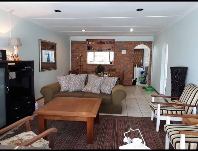 2 BEDROOM APARTMENT RENTED IN KLOOF